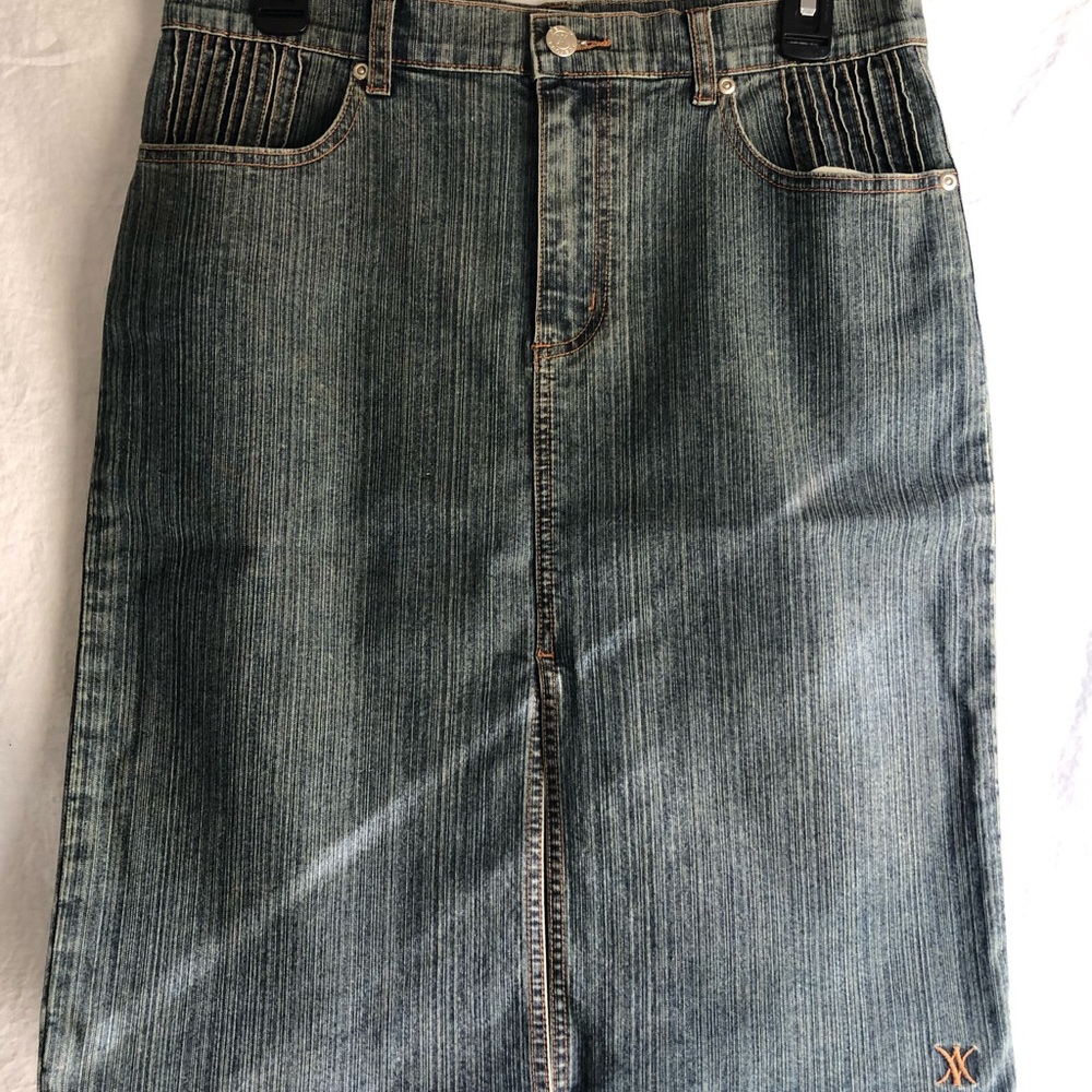 New Stretchy Carbon skirt.
